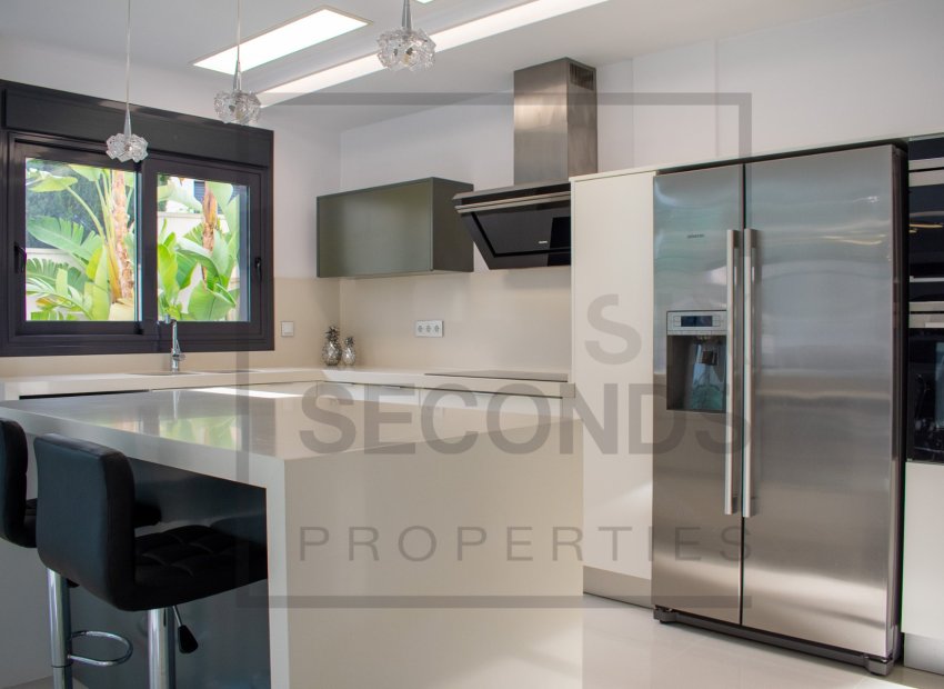 Reventa - Villa - San Miguel de Salinas - Urbanizaciones