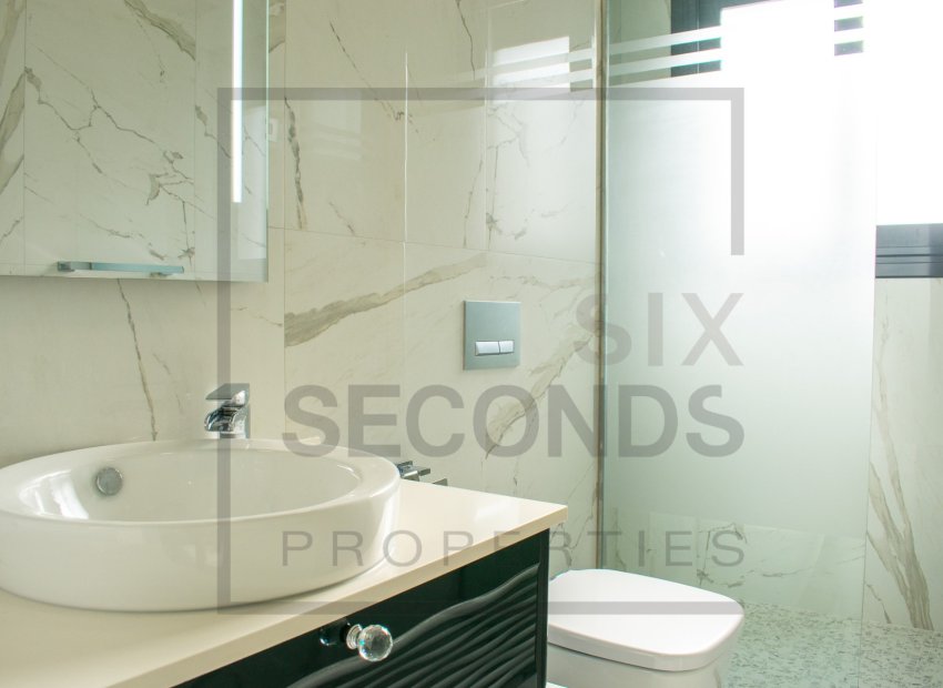 Reventa - Villa - San Miguel de Salinas - Urbanizaciones