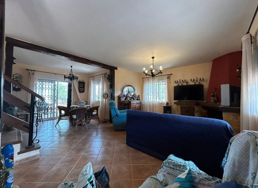 Reventa - Villa - San Miguel de Salinas - Urbanizaciones