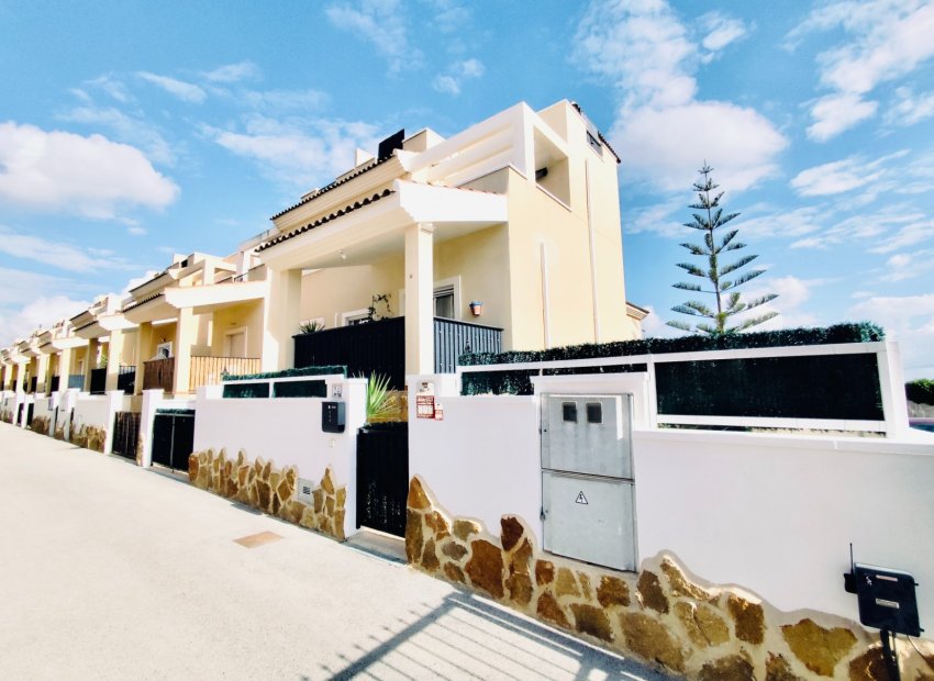 Reventa - Villa - San Miguel de Salinas - Urbanizaciones