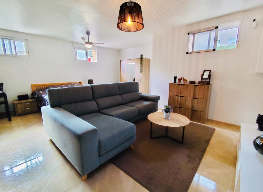 Reventa - Villa - San Miguel de Salinas - Urbanizaciones