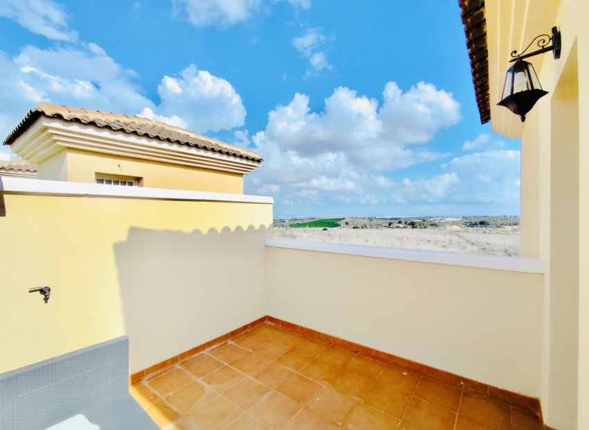 Reventa - Villa - San Miguel de Salinas - Urbanizaciones