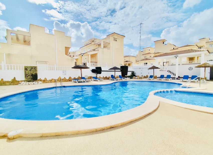 Reventa - Villa - San Miguel de Salinas - Urbanizaciones