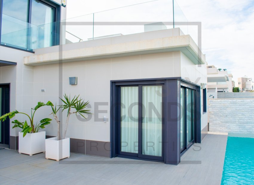 Reventa - Villa - San Miguel de Salinas - Urbanizaciones