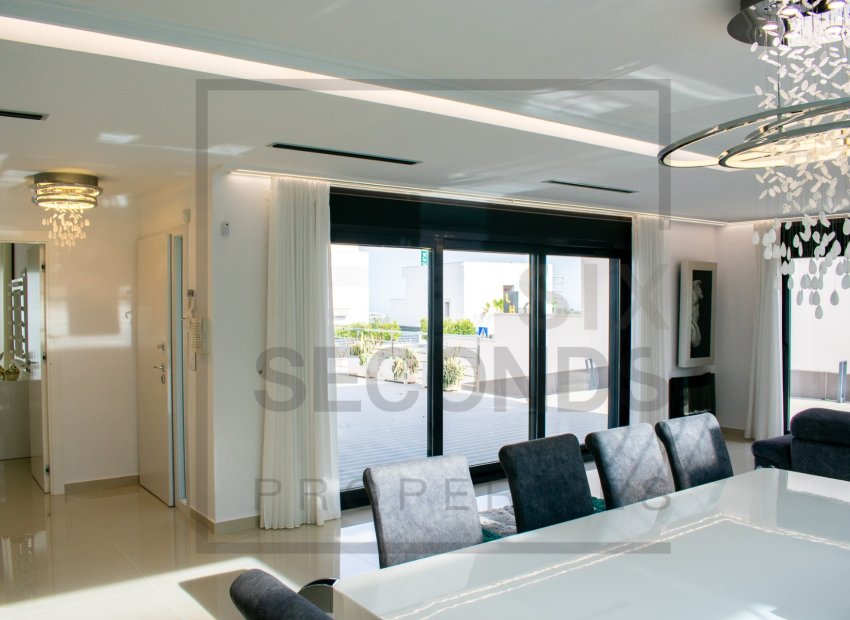 Reventa - Villa - San Miguel de Salinas - Urbanizaciones