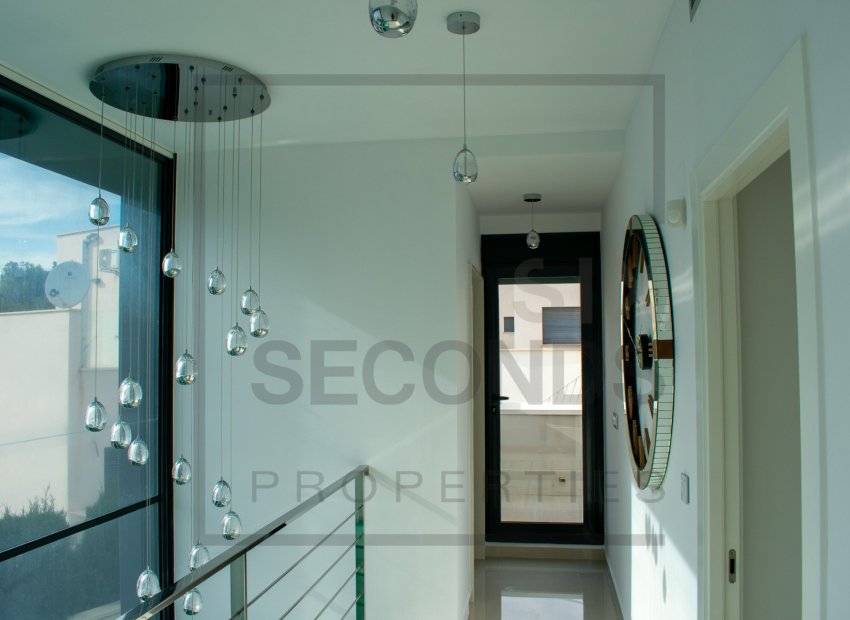 Reventa - Villa - San Miguel de Salinas - Urbanizaciones