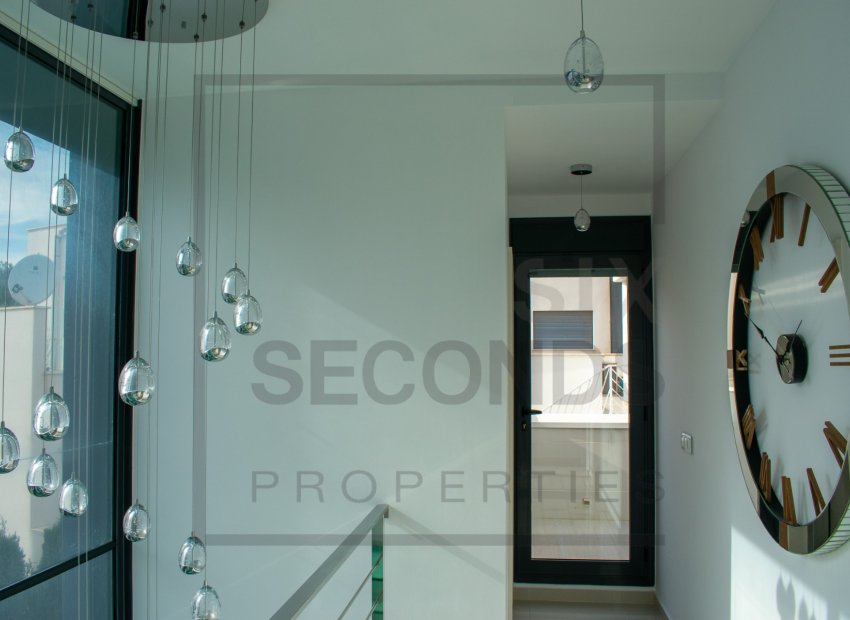 Reventa - Villa - San Miguel de Salinas - Urbanizaciones