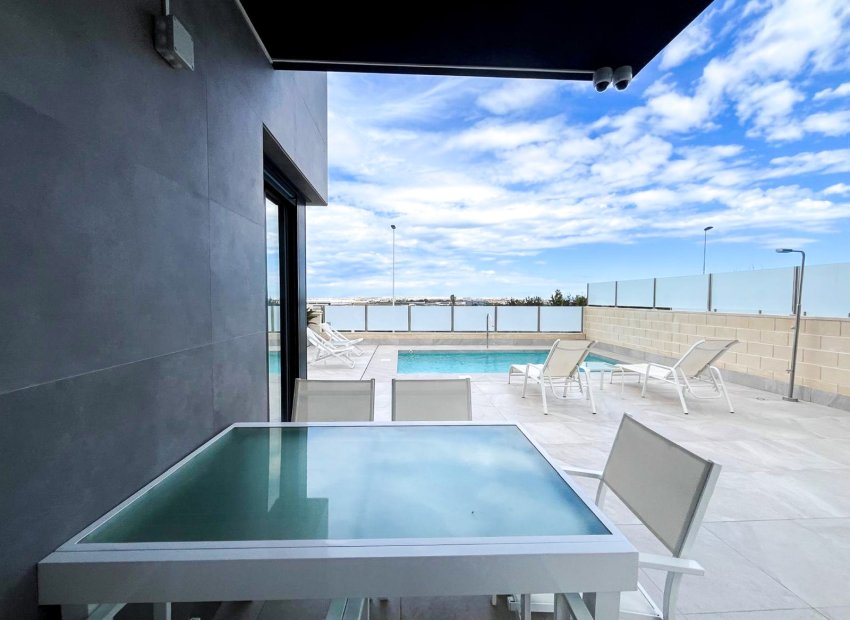 Reventa - Villa - Torrevieia - Los Altos