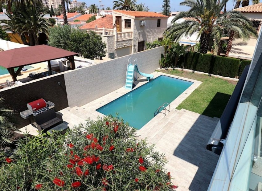 Reventa - Villa - Torrevieia - Los Angeles