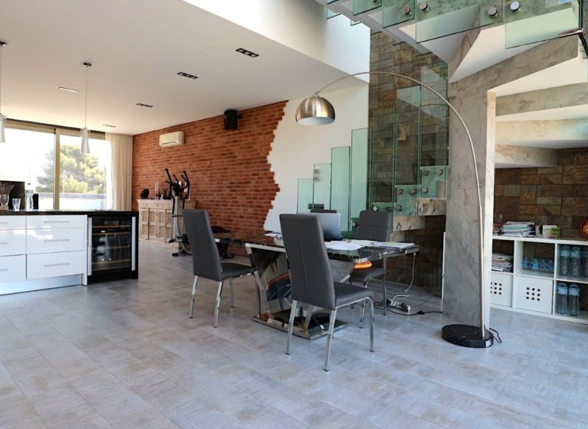 Reventa - Villa - Torrevieia - Los Angeles