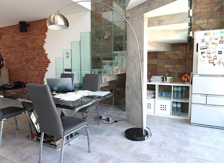 Reventa - Villa - Torrevieia - Los Angeles