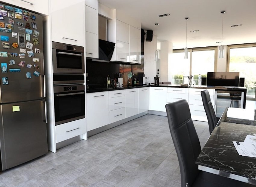 Reventa - Villa - Torrevieia - Los Angeles