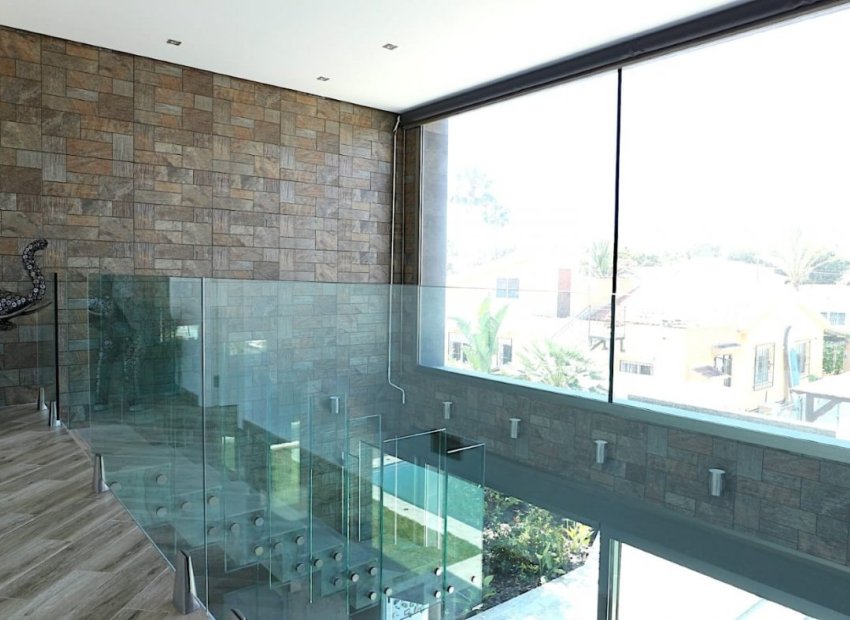 Reventa - Villa - Torrevieia - Los Angeles