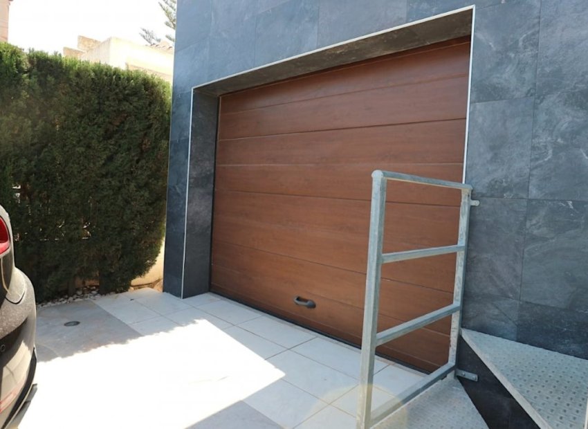 Reventa - Villa - Torrevieia - Los Angeles