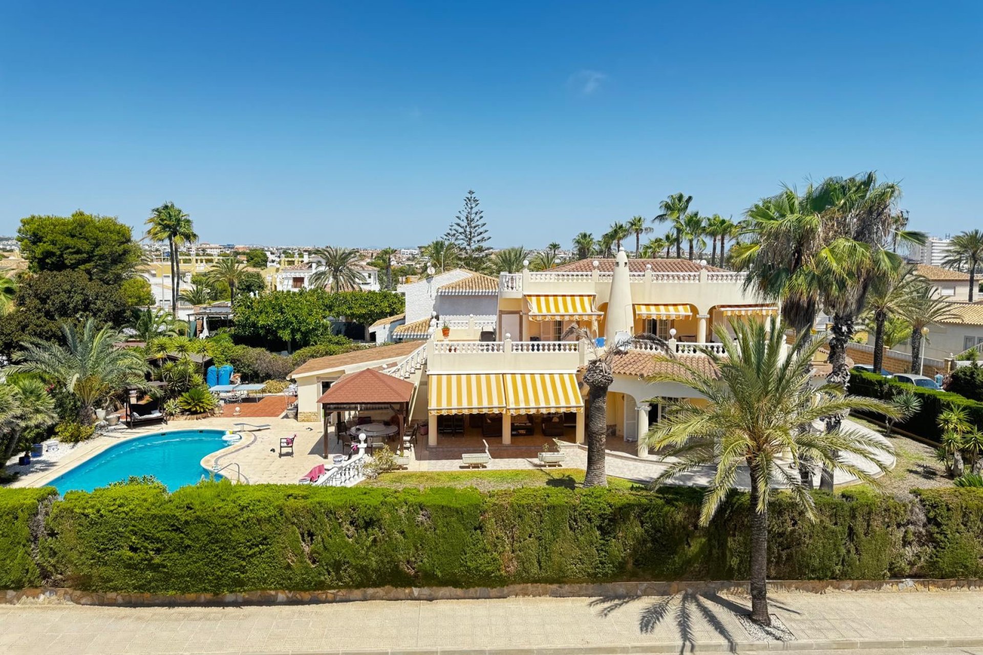 Reventa - Villa - Torrevieia - Punta Prima