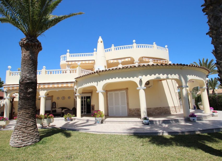 Reventa - Villa - Torrevieia - Punta Prima