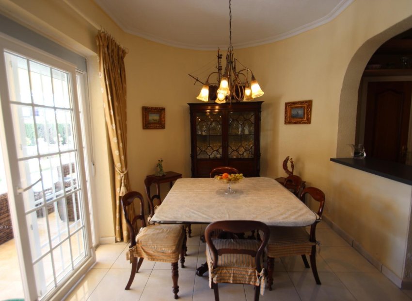 Reventa - Villa - Torrevieia - Punta Prima