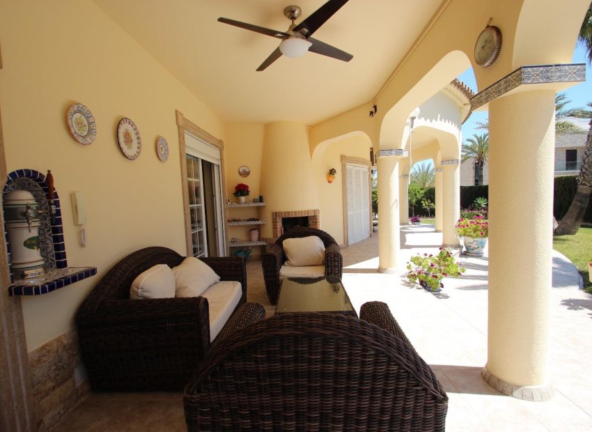 Reventa - Villa - Torrevieia - Punta Prima