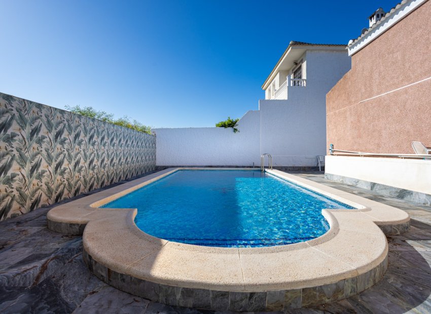Reventa - Villa - Torrevieia - Urbanización San Luis