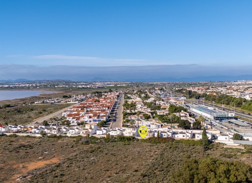Reventa - Villa - Torrevieia - Urbanización San Luis