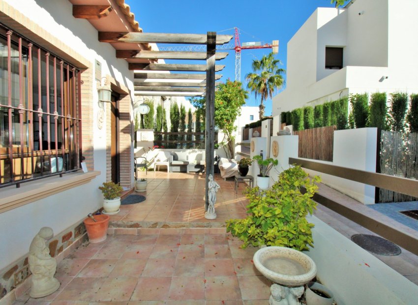 Reventa - Villa - Villamartín - PAU 8