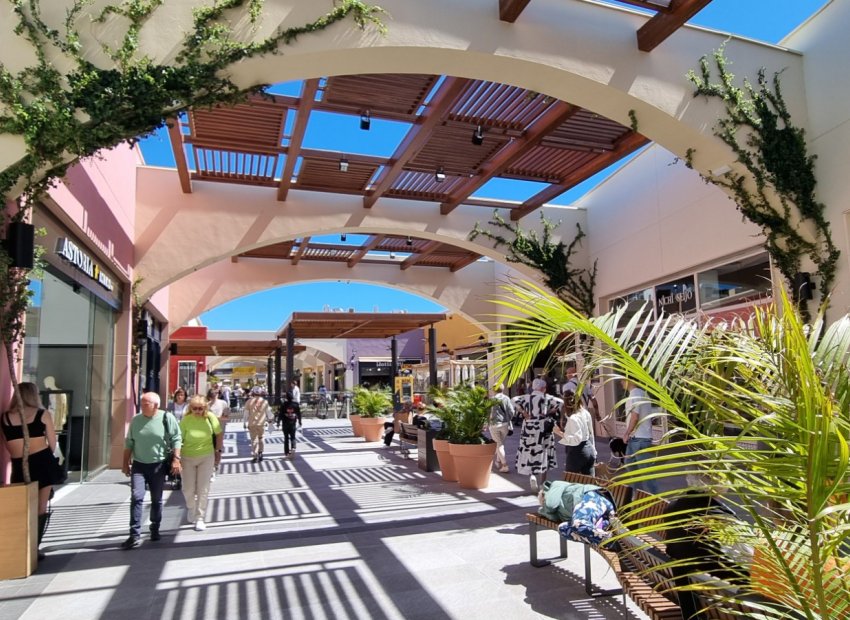 Reventa - Villa - Villamartín - PAU 8