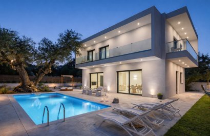 Villa - New Build - Estepoa - Estepona