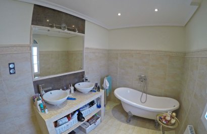 Resale - Villa - Torrevieia - El Chaparral