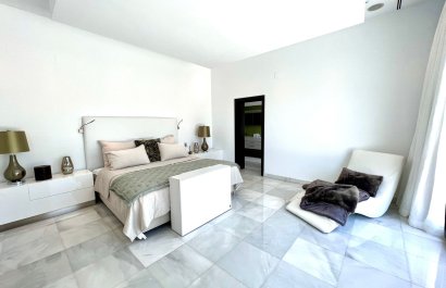 Resale - Villa - Marbella - Nueva Andalucía