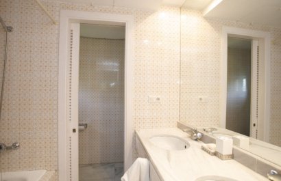 Resale - Apartment / flat - Marbella - Puerto Banús