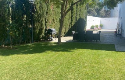 Resale - Villa - Marbella - Nueva Andalucía