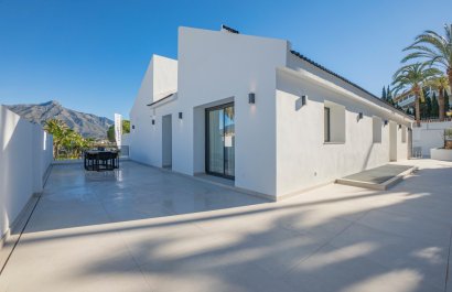 Resale - Villa - Marbella - Nueva Andalucía