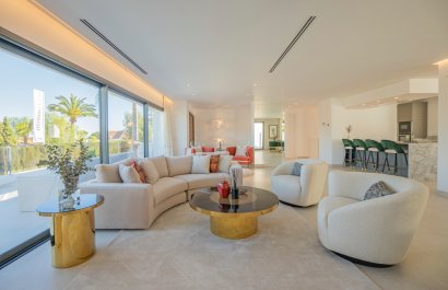 Resale - Villa - Marbella - Nueva Andalucía