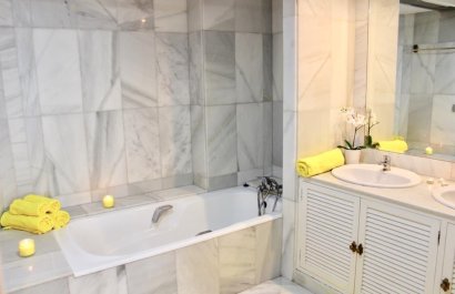 Resale - Apartment / flat - Marbella - Puerto Banús