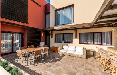 Resale - Townhouse / Duplex / Corner - Estepoa - Selwo