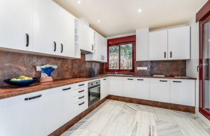 Resale - Townhouse / Duplex / Corner - Estepoa - Selwo