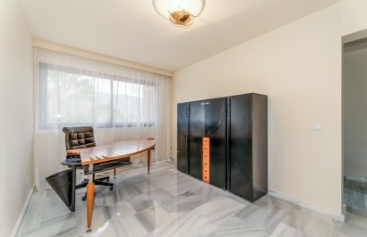 Resale - Townhouse / Duplex / Corner - Estepoa - Selwo