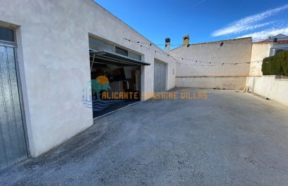 Resale - Townhouse / Duplex / Corner - Salinas