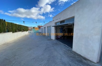 Resale - Townhouse / Duplex / Corner - Salinas