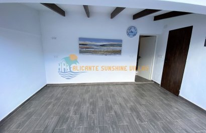 Resale - Townhouse / Duplex / Corner - Salinas