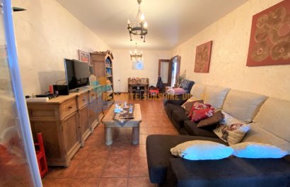 Resale - Townhouse / Duplex / Corner - Salinas