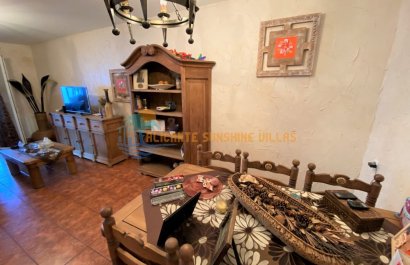 Resale - Townhouse / Duplex / Corner - Salinas