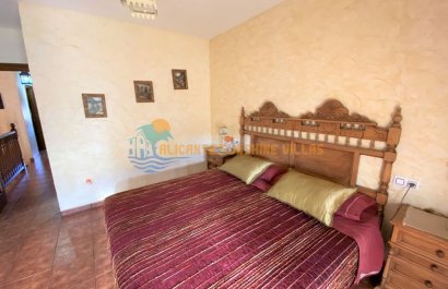 Resale - Townhouse / Duplex / Corner - Salinas