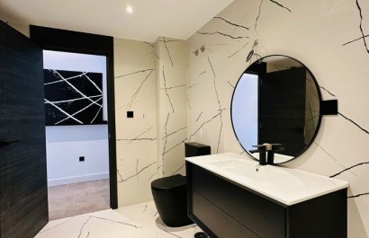 Resale - Apartment / flat - Marbella - Puerto Banús