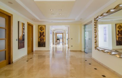 Resale - Villa - Marbella - Elviria