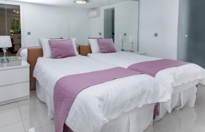 Resale - Villa - Marbella - Elviria