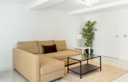 Resale - Villa - Marbella - Elviria