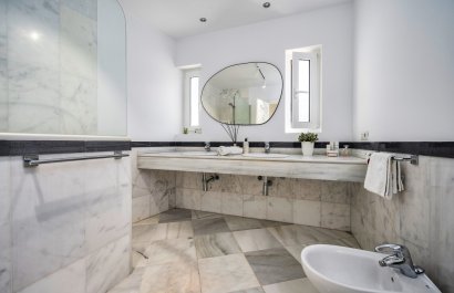 Resale - Villa - Marbella - Nueva Andalucía