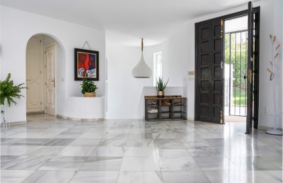 Resale - Villa - Marbella - Nueva Andalucía