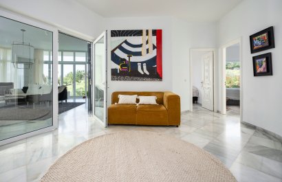Resale - Villa - Marbella - Nueva Andalucía